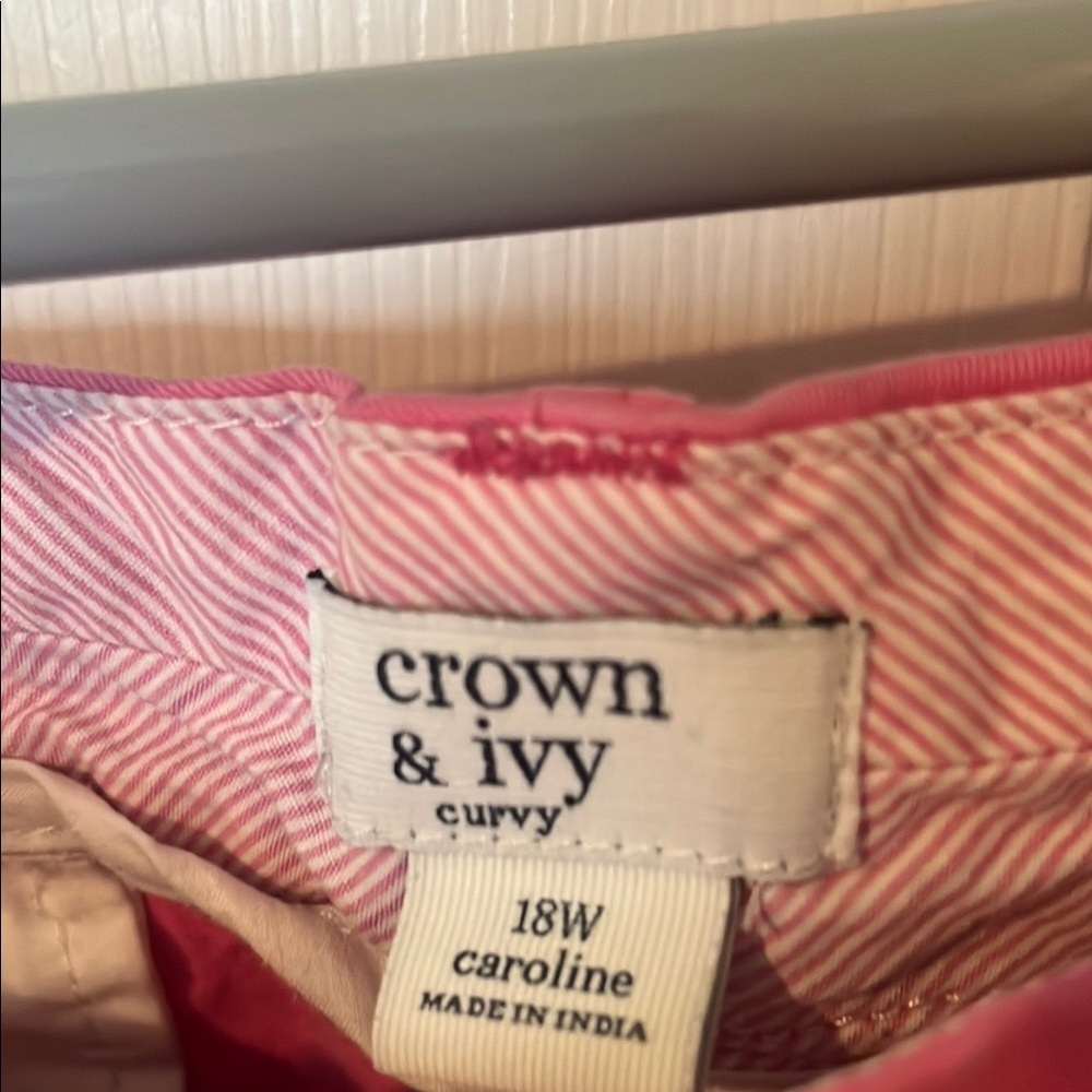 Crown & Ivy women’s  Pink Shorts 18W - Picture 2 of 6